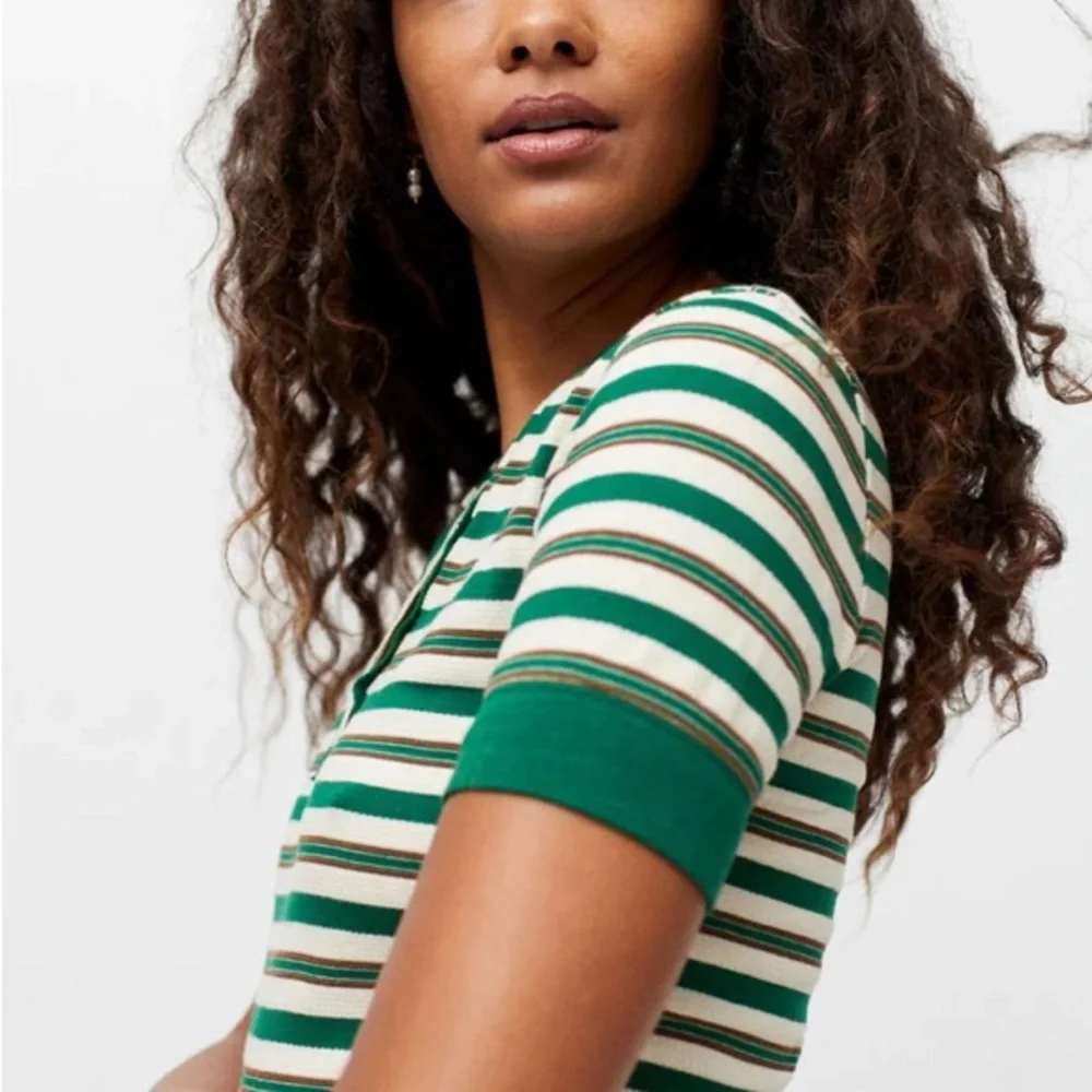 Urban Outfitters BDG Harvey Striped Henley Tee Size Small - Picture 2 of 8